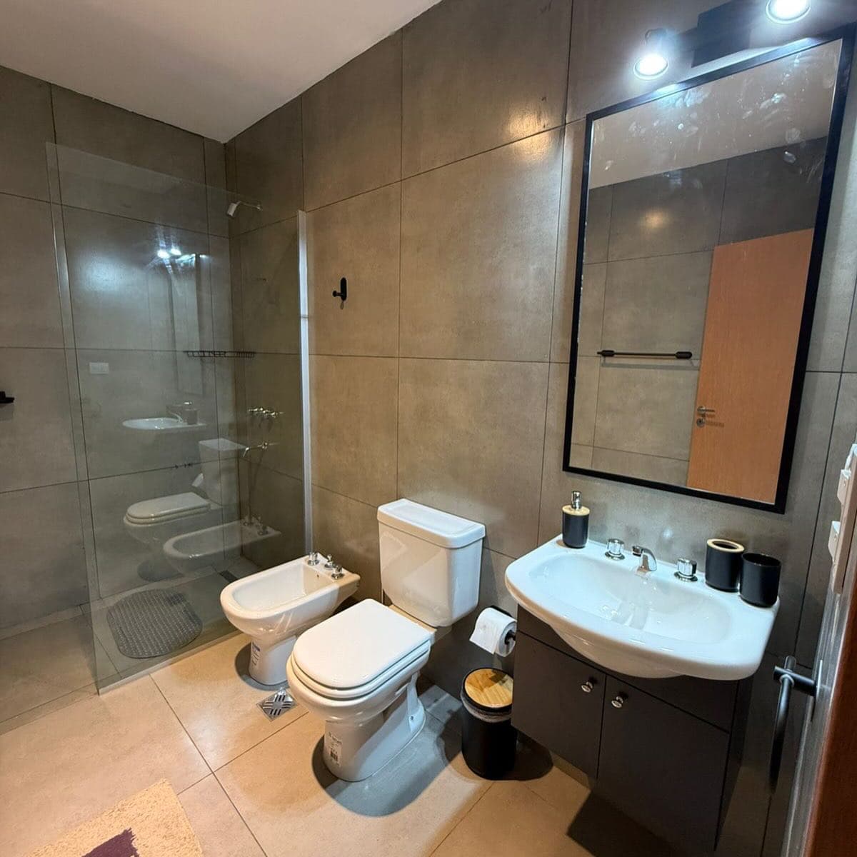 Baño completo planta alta